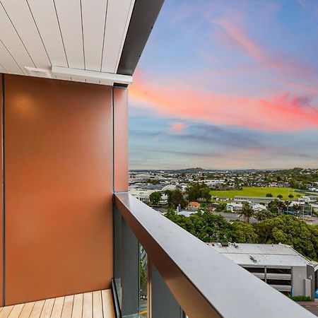 Stunning Ellerslie Apartment + Private Balcony オークランド エクステリア 写真