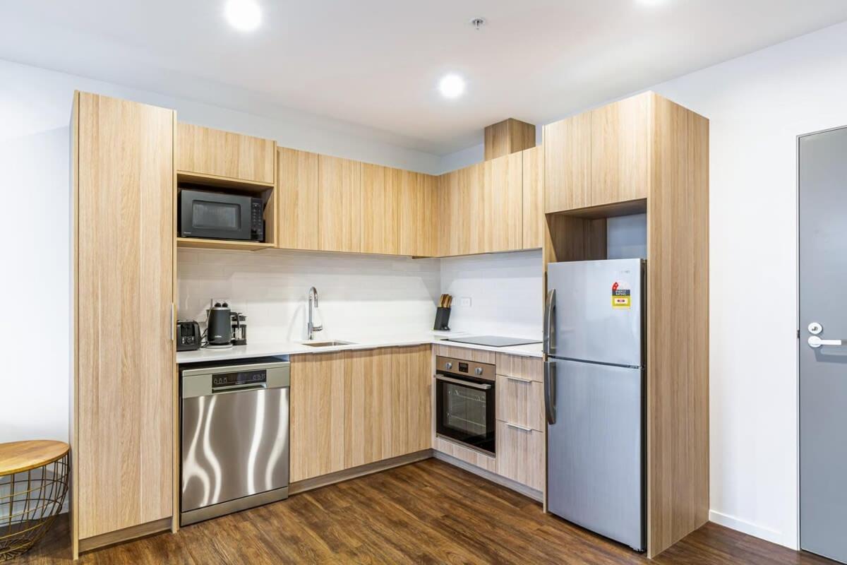 Stunning Ellerslie Apartment + Private Balcony オークランド エクステリア 写真