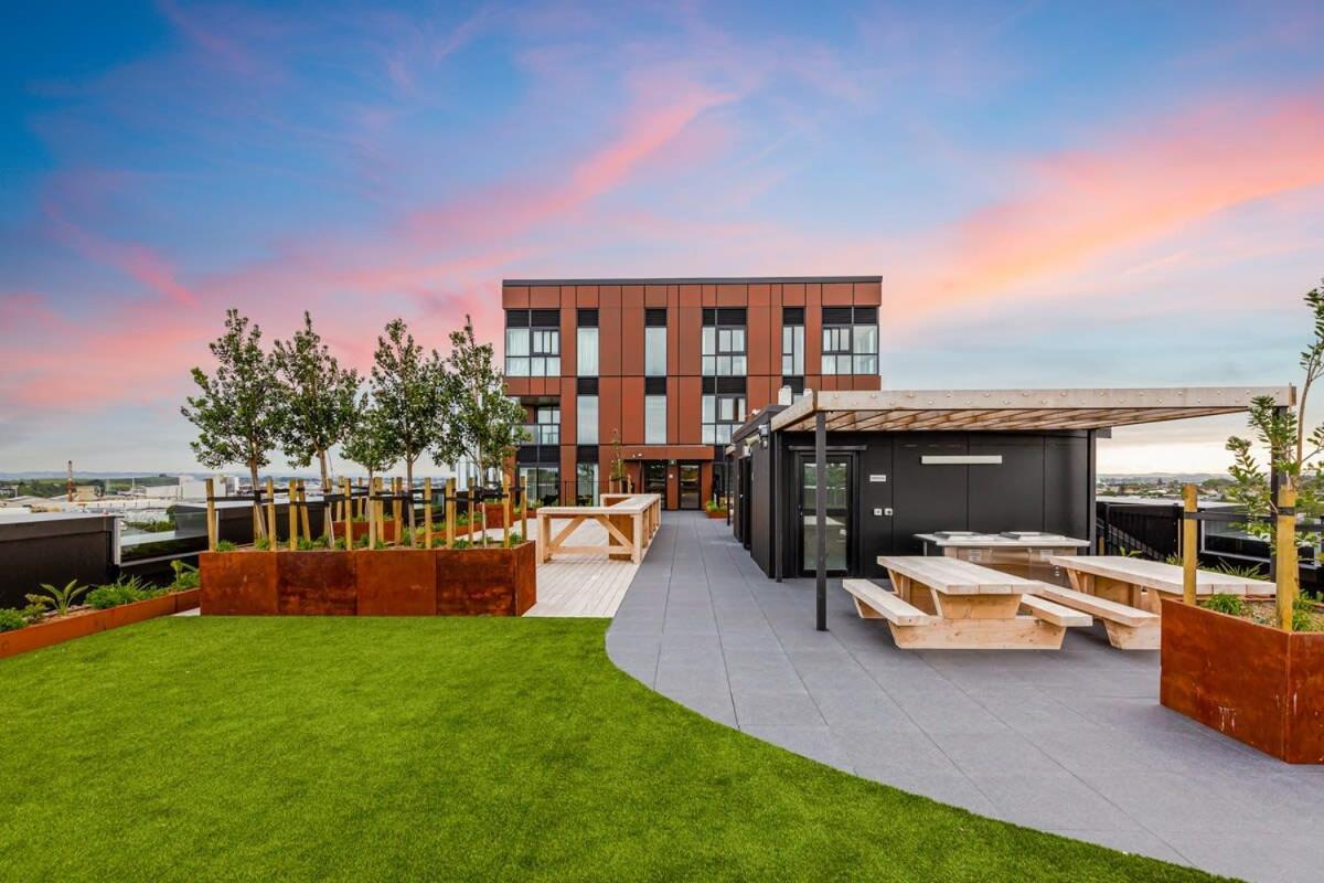 Stunning Ellerslie Apartment + Private Balcony オークランド エクステリア 写真